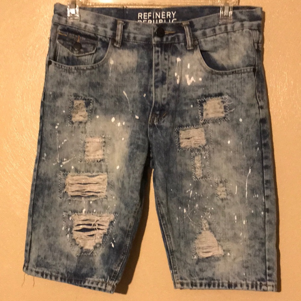Refinery Republic distressed shorts size 32W